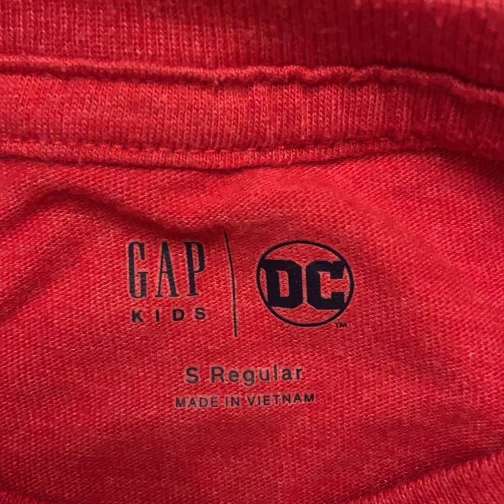 2 boys shirts, one size 7 (Jumping Beans brand from Kohl’s), one Gap size small - Picture 5 of 6